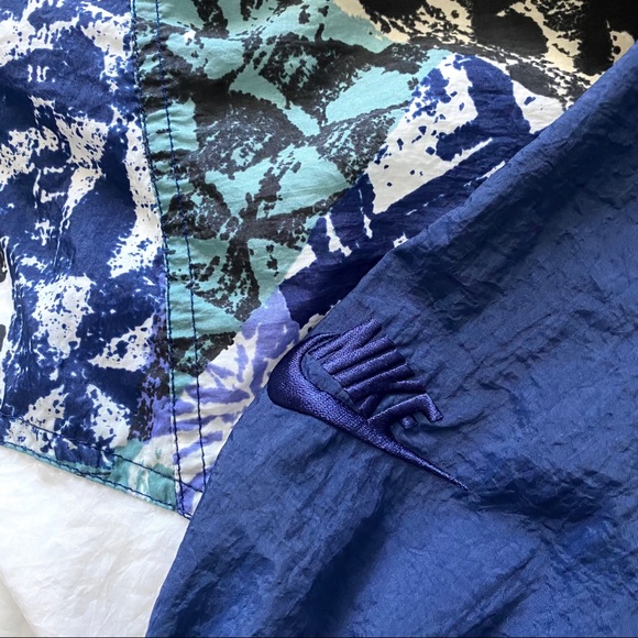 Vintage 90’s Nike Blue & White Patterned Windbreaker - Picture 4 of 6